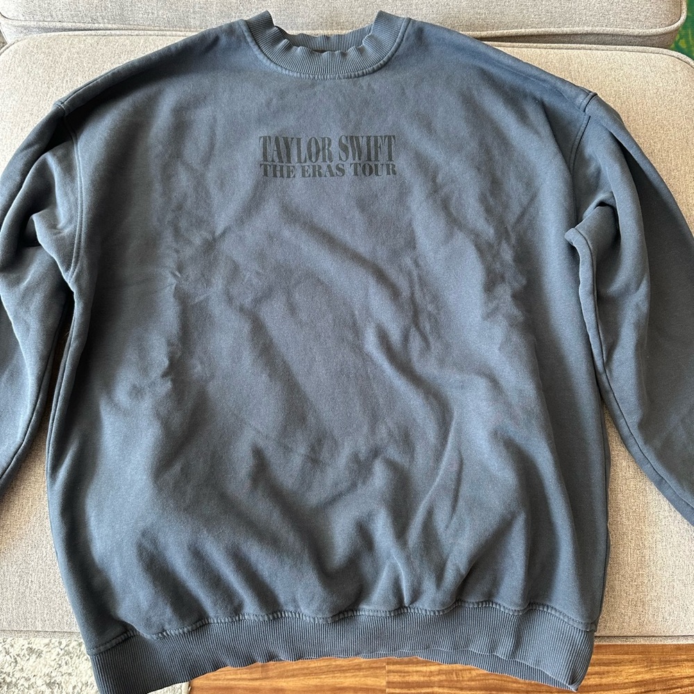 Taylor Swift Eras Tour ✨exclusive✨ midnight blue crewneck sweatshirt size S